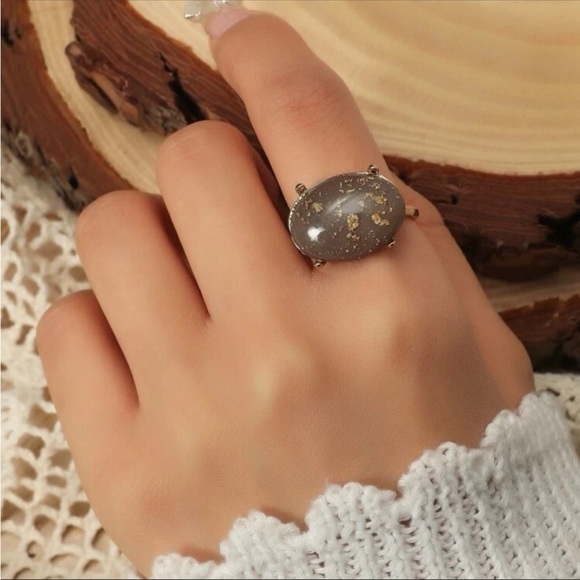 Jewelry - Speckled Oval stone ring, Taupe and Gold, Size 8